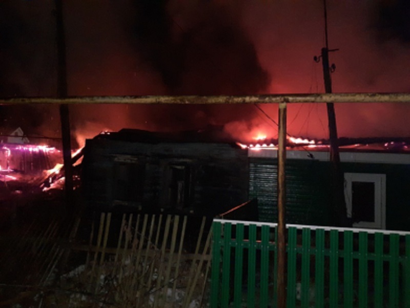 Новости абдулино оренбургской. Пожар в Абдулино. В Абдулино сгорели 2 дома. Сгорел автомобиль Абдулино. Абдулино пожар сегодня ночью.
