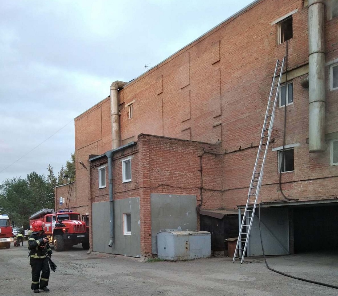 В Оренбурге 19 пожарных тушили надземный гараж на Шоссейной | 18.09.2020 |  Новости Оренбурга - БезФормата