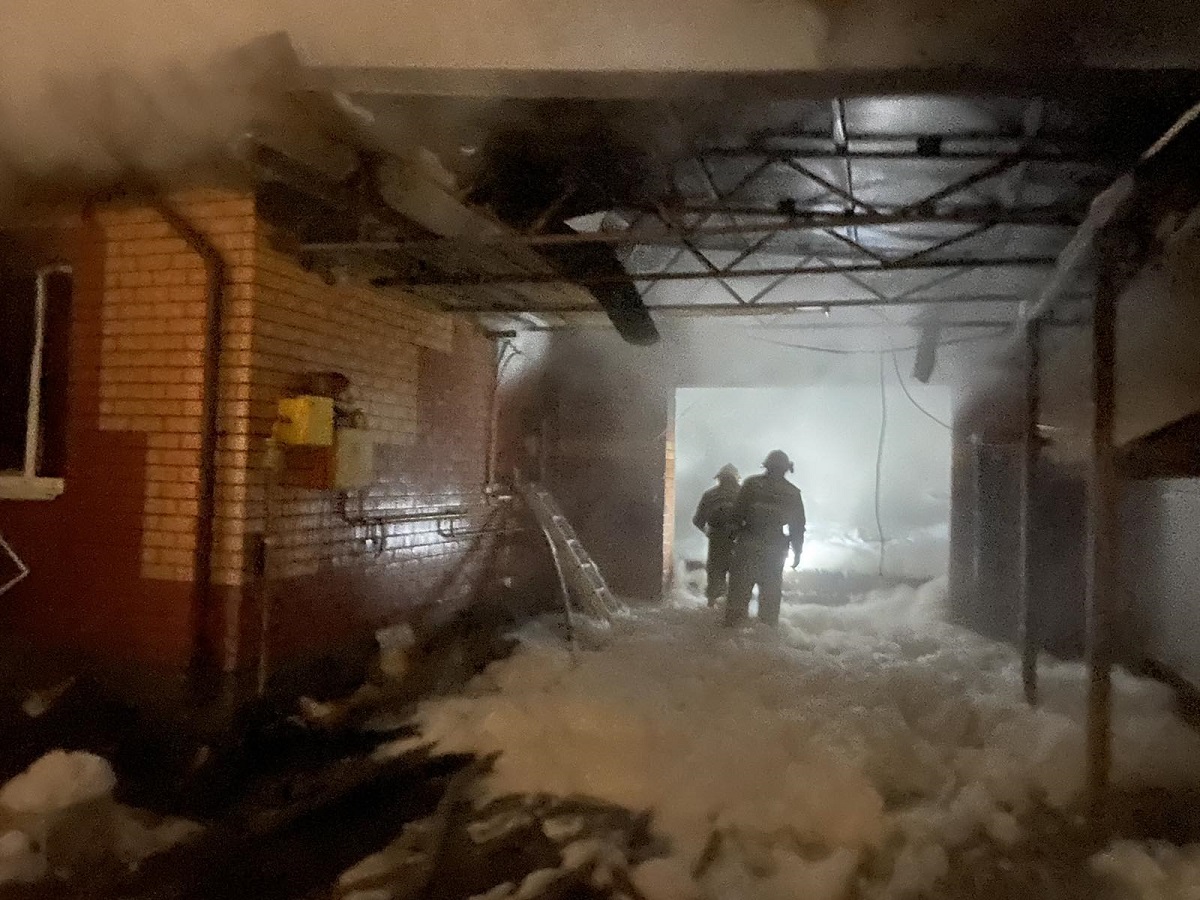 Крупный пожар. В «Экодолье» сгорели дом, гараж и авто | 07.12.2020 |  Новости Оренбурга - БезФормата