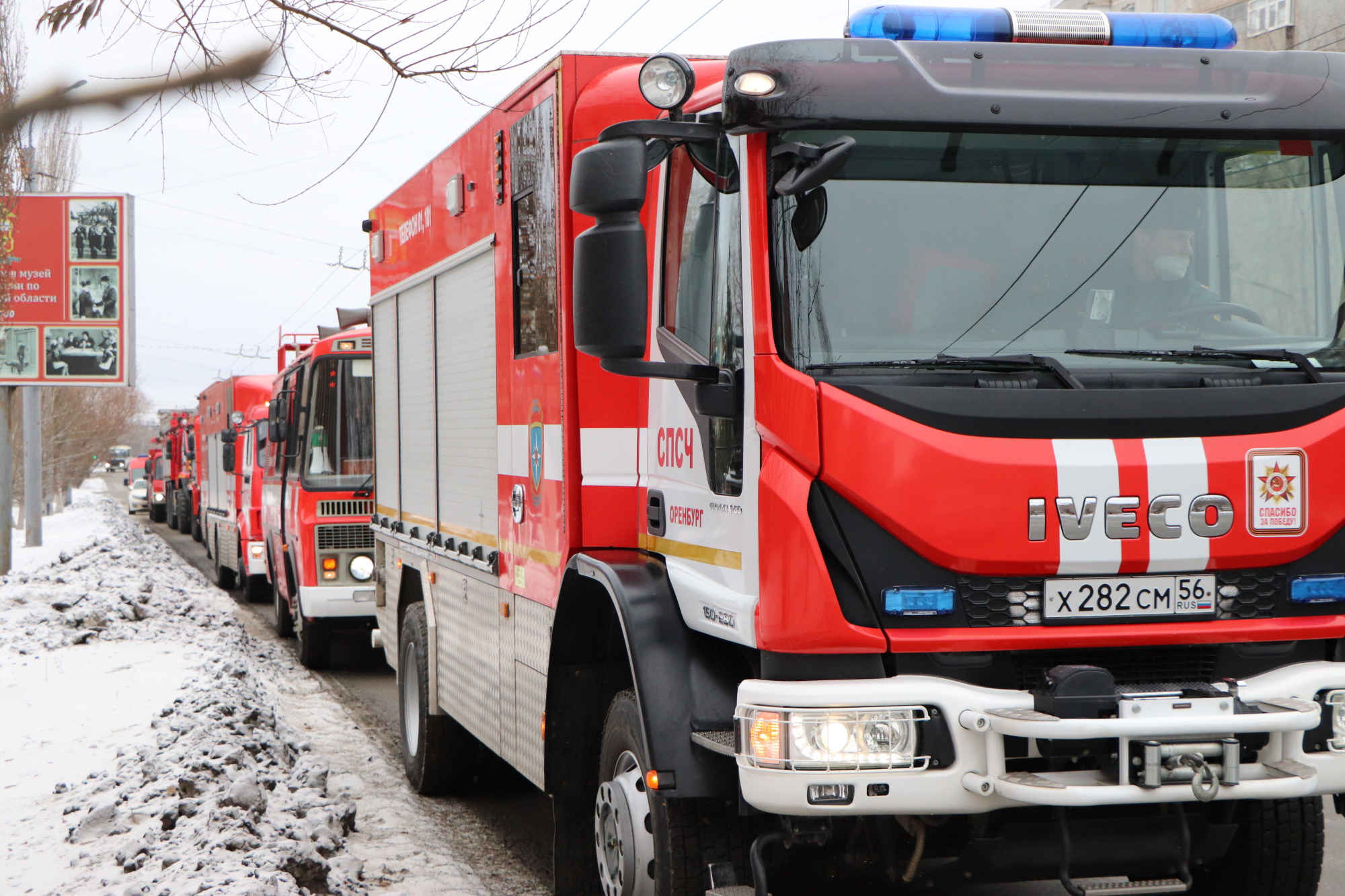 В Оренбурге ликвидировали пожар в автосервисе