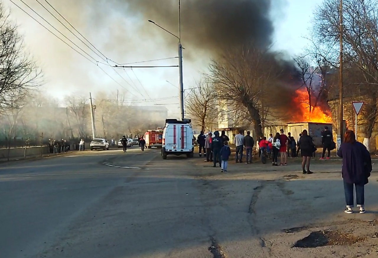 Какая обстановка в городе оренбург. Армада Оренбург пожар. Пожар в Оренбурге сейчас. Пожар в Оренбурге сейчас в центре. Поджог в Оренбурге.