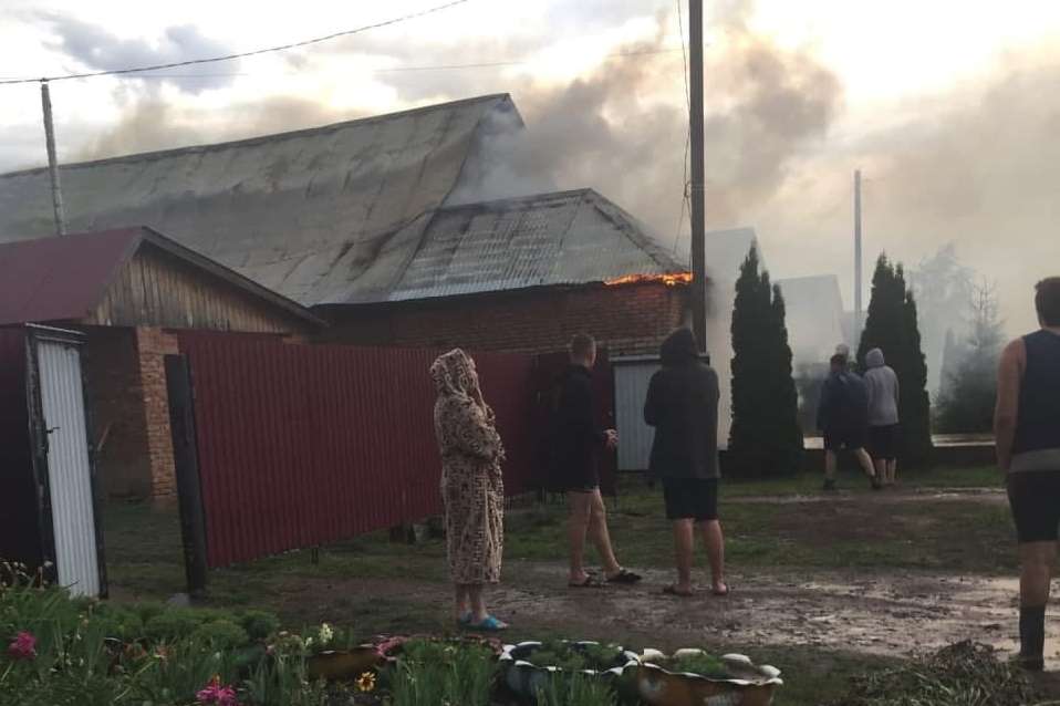 Удар молнии в крышу