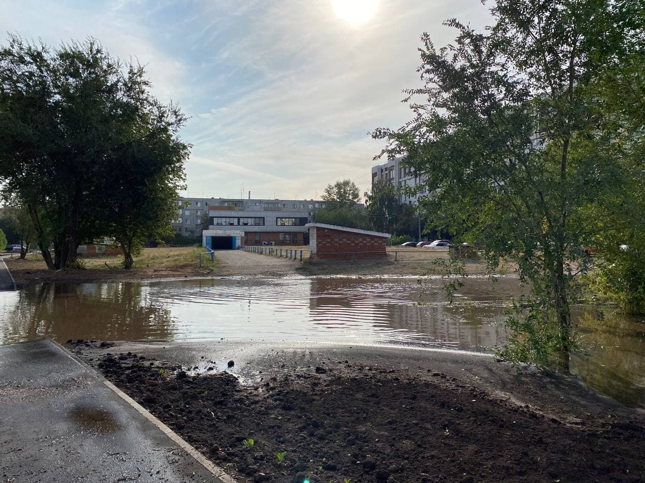 Ул уральская оренбург затопило. Затопленный Оренбург. Оренбург затопленные улицы. Переулок Дальний Оренбург. В Оренбурге затопило Южный.