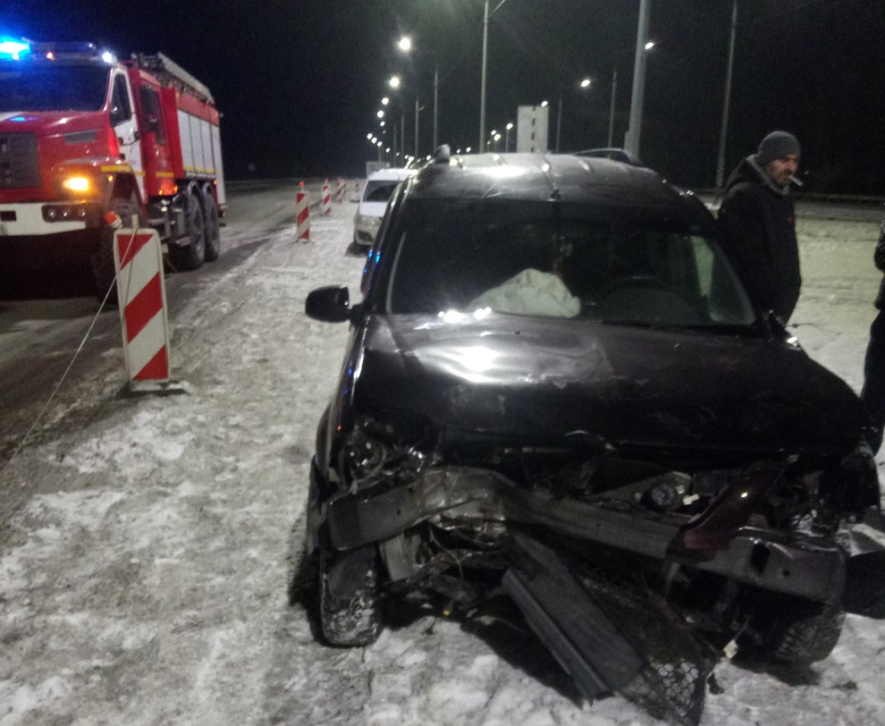 Помял капот: в Оренбурге «Лада Ларгус» попал в аварию | 15.12.2021 |  Новости Оренбурга - БезФормата