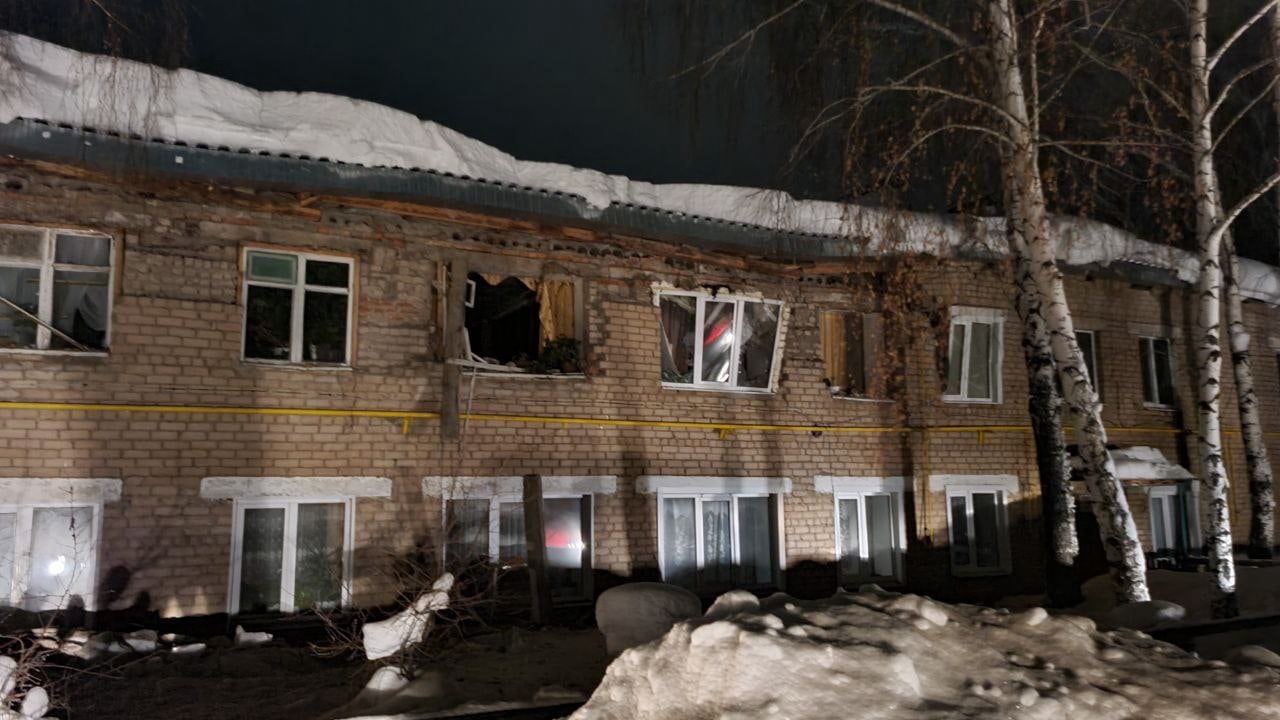 Прокуратура установила виновников в обрушении кровли дома в Шарлыке |  05.03.2022 | Новости Оренбурга - БезФормата