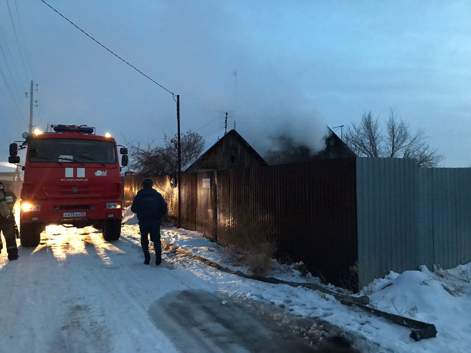 В Оренбурге на Рощинской сгорел жилой дом | 08.02.2022 | Новости Оренбурга  - БезФормата