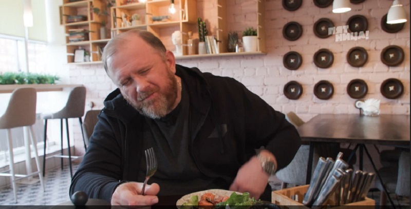 Рестораны работающие после на ножах. Ивлев в Оренбурге на ножах Basement. Кафе бейсмент Оренбург после Ивлева.