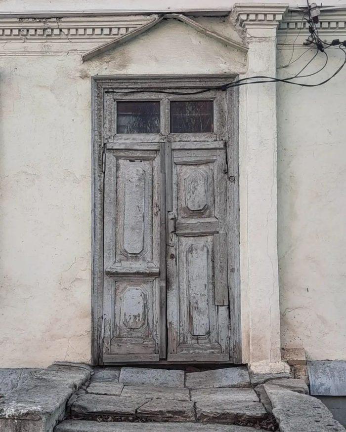 Открыть дверь оренбург. Старинная дверь. Красивые двери Оренбург. Распечатать дверь старинную.