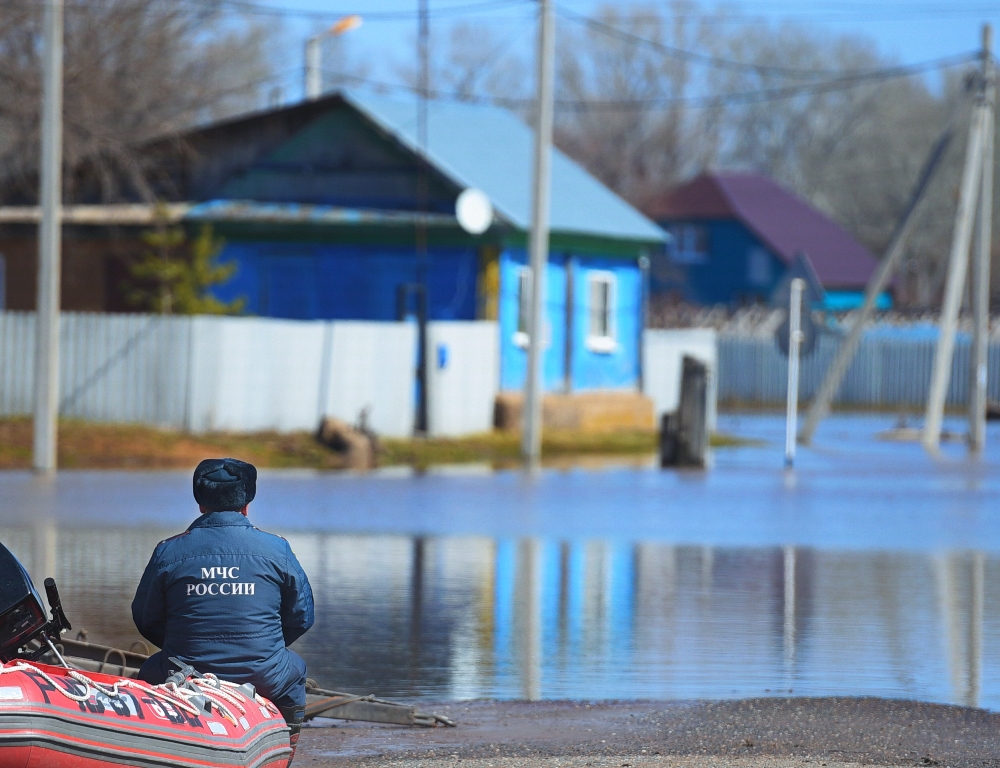 Оренбург паводок 2024 город. Паводок в Оренбурге Дубки. Весенний паводок. Зоны подтопления Оренбург. Зона затопления Оренбург.