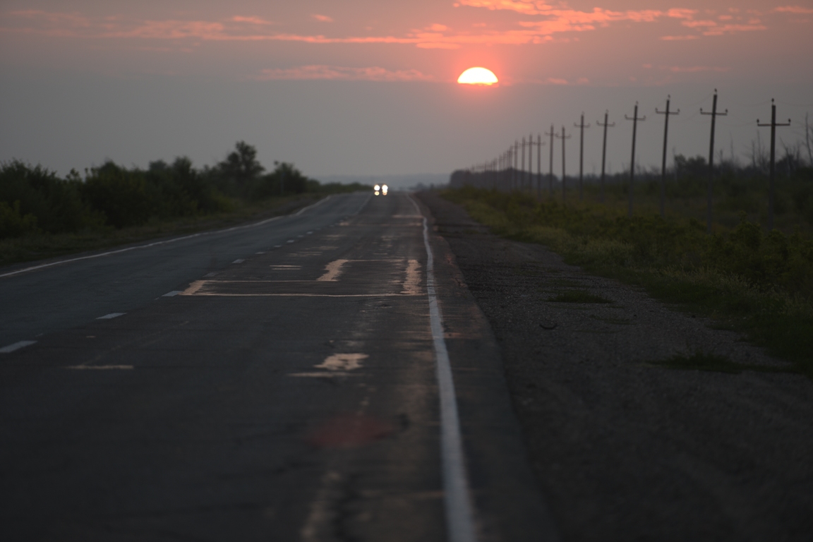 Закрытие дорог в оренбургской 2024. Дорожная разметка в старину. Фото дороги в дождь. Летом дорога Оренбург фото. Автодорога до Оренбурга.