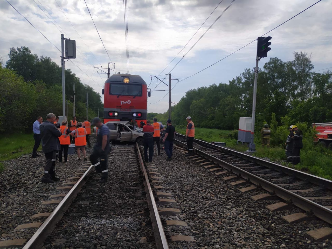 В Оренбуржье пассажирский поезд протаранил «Шевроле» на переезде |  03.06.2022 | Новости Оренбурга - БезФормата