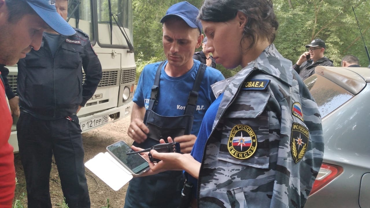 Нашли 6 мальчика. Пропал мальчик Новосергиевский район. Парень полицейский. Полиция в деревне. Полиция обнаружила.