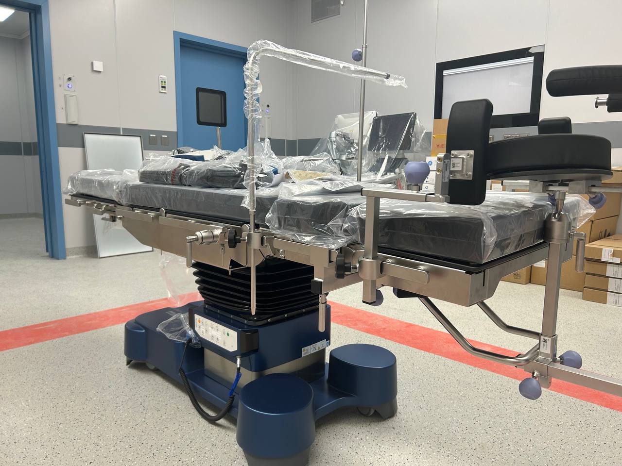 Многофункциональный хирургический стол с системой приводов мхсссп