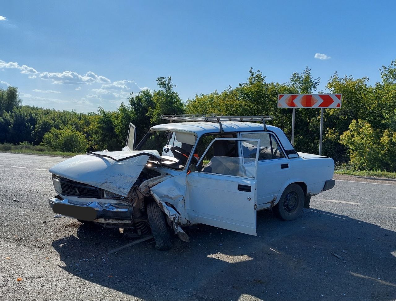 Под Асекеево столкнулись ВАЗ и Volkswagen. Пострадали трое