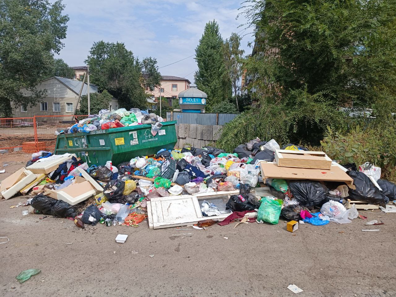 В Оренбурге суд обязал привести в порядок мусорную площадку на Орджоникидзе