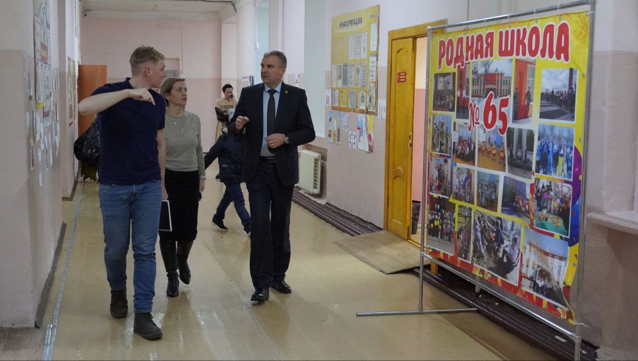 школа закрыта на карантин. почему закрывают школы. школа закрывается. закрытие школы. ковид в школе.