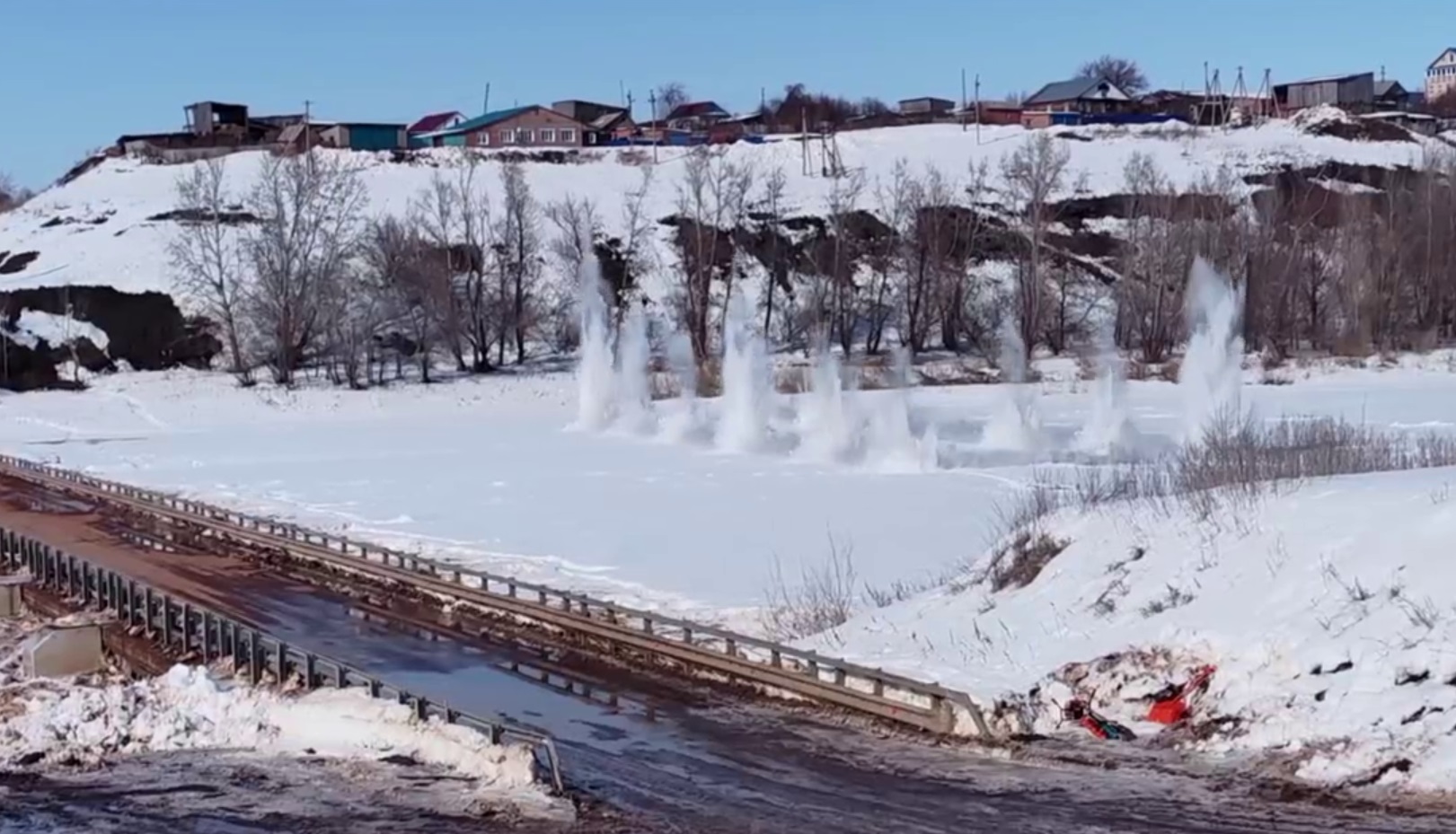 Опубликовано видео взрыва льда на Урале | 20.03.2024 | Новости Оренбурга -  БезФормата