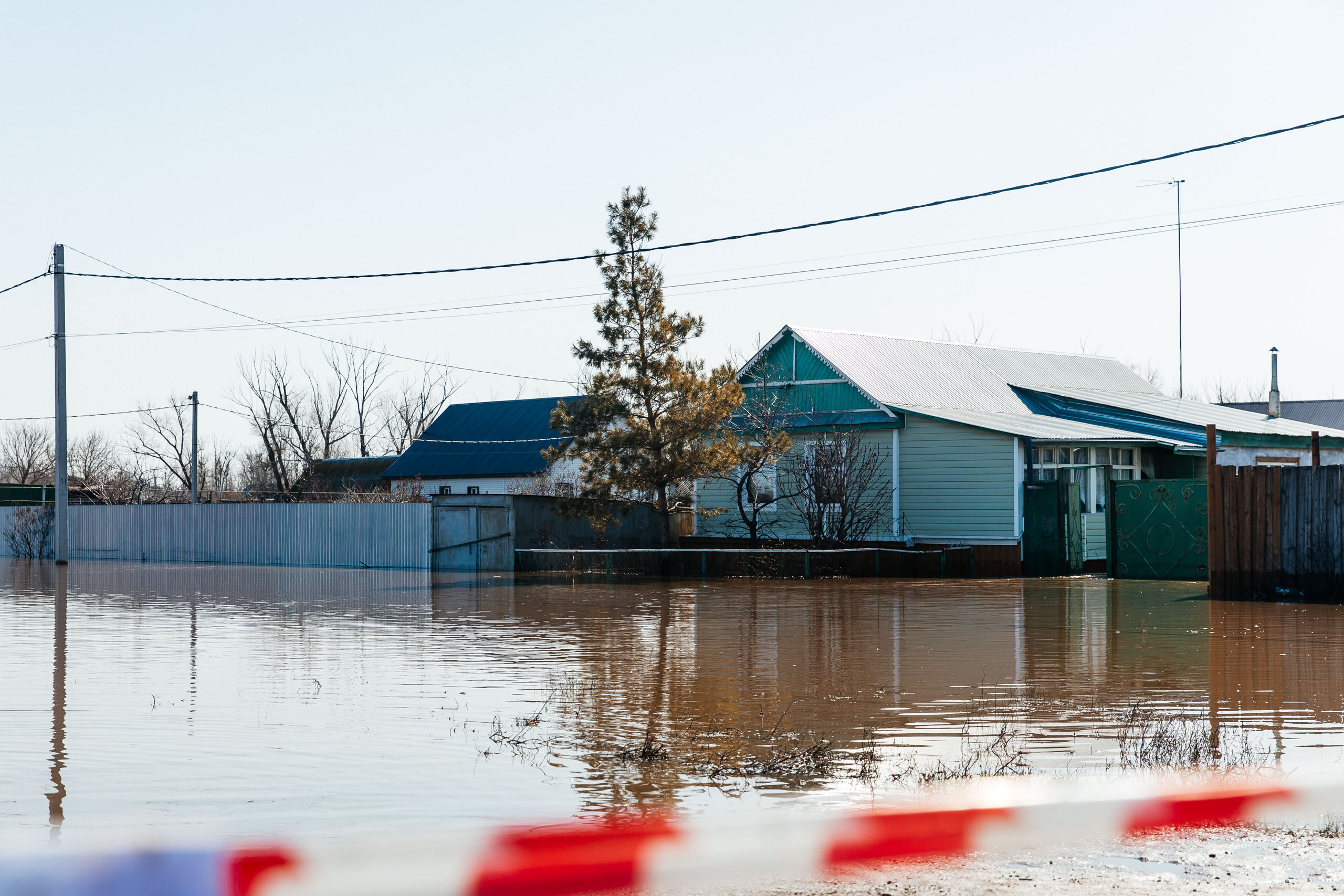 Последствия паводка в Оренбуржье - в воде 2274 домовладения