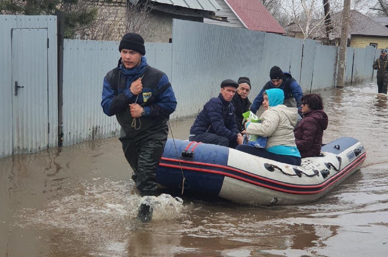 В Оренбурге из-за паводка эвакуированы 144 человека, затоплено 352 дома