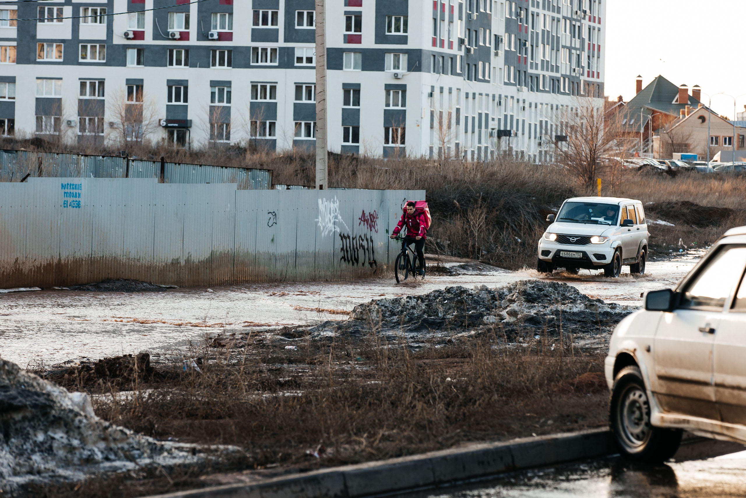 В Оренбурге затопило улицу Зеленко. А мы предупреждали! | 04.04.2024 |  Новости Оренбурга - БезФормата