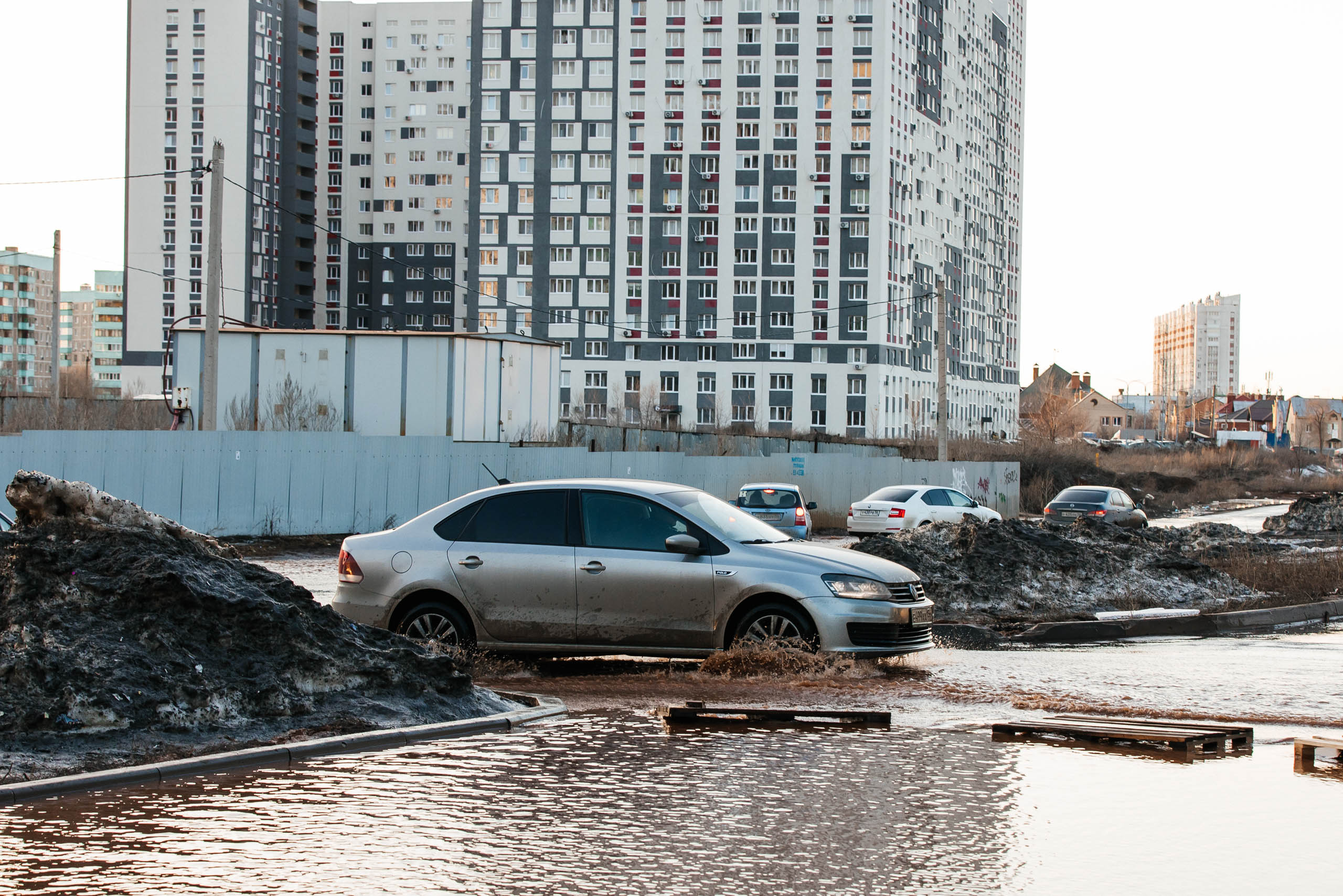 В Оренбурге затопило улицу Зеленко. А мы предупреждали! | 04.04.2024 |  Новости Оренбурга - БезФормата