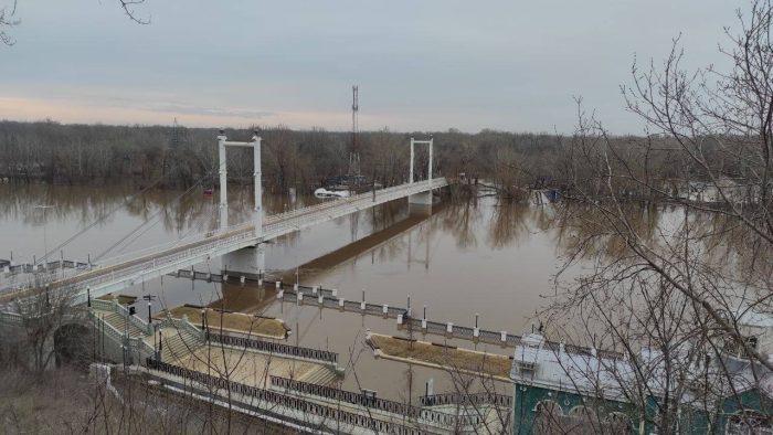 уровень воды в урале набережная Оренурга затопило