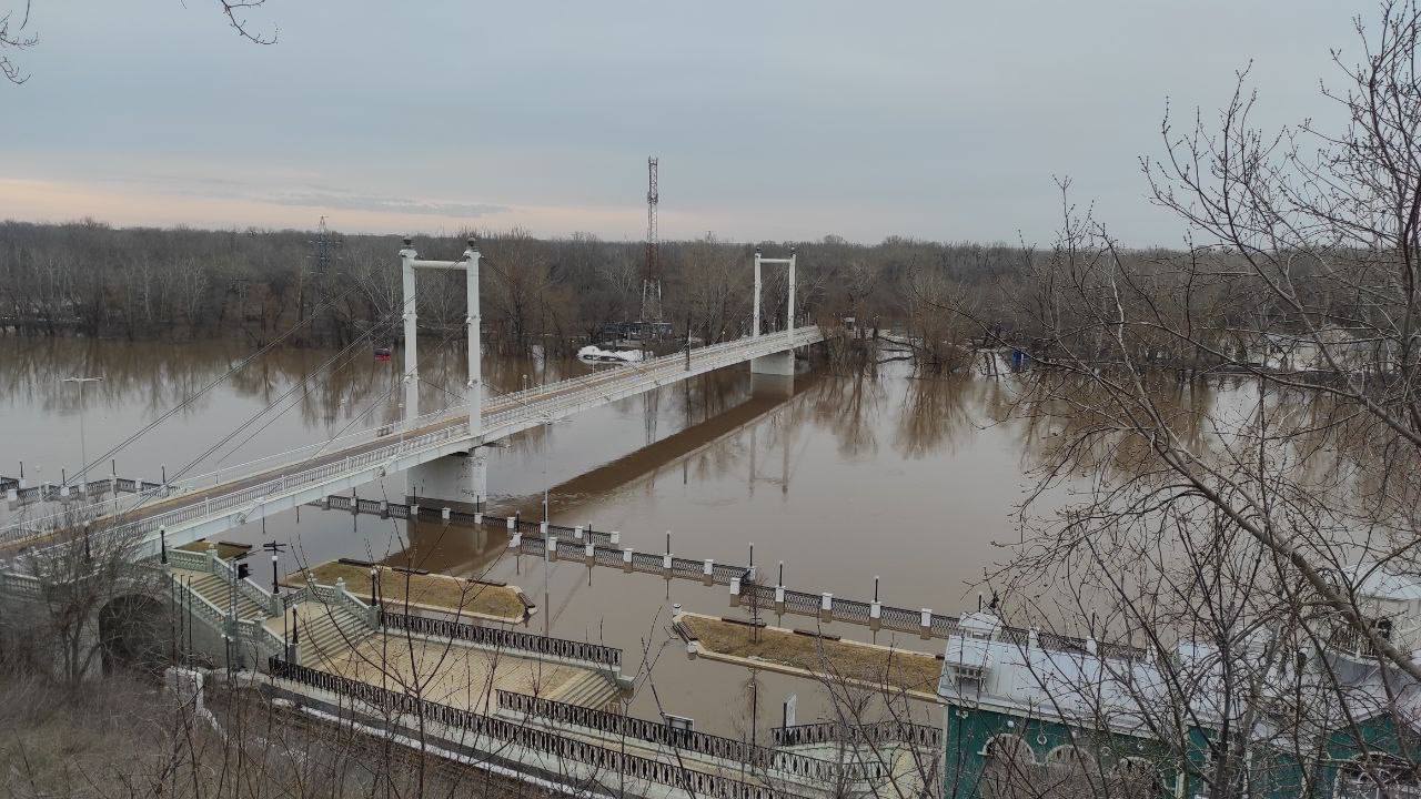 Уровень воды в Урале под Оренбургом превысил неблагоприятный уровень |  06.04.2024 | Новости Оренбурга - БезФормата