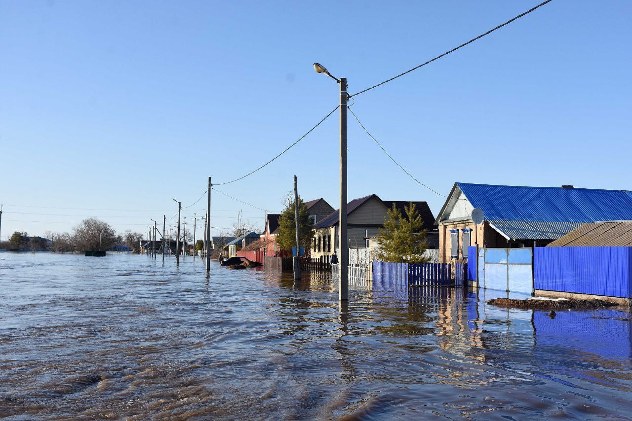 В поселках пригорода Оренбурга начал падать уровень воды