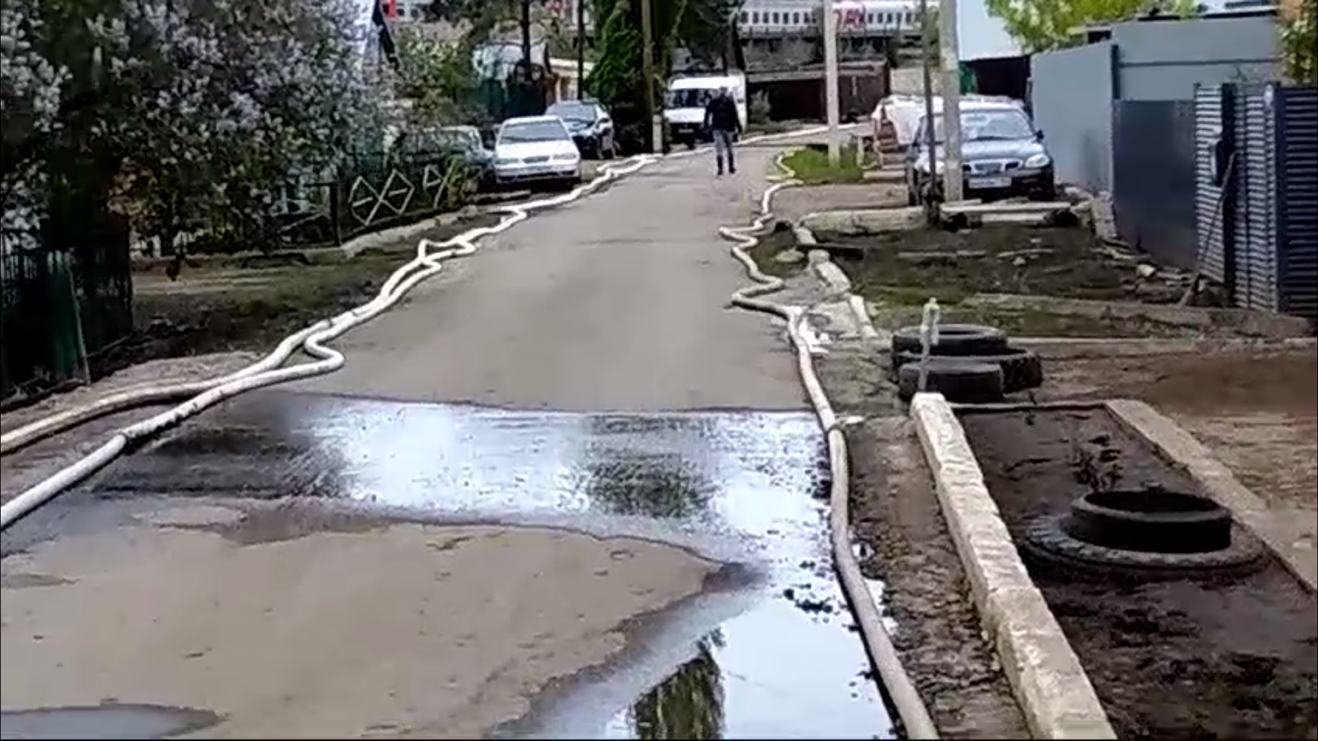 В Оренбурге откачивают воду на Аренде и в Пристанционном