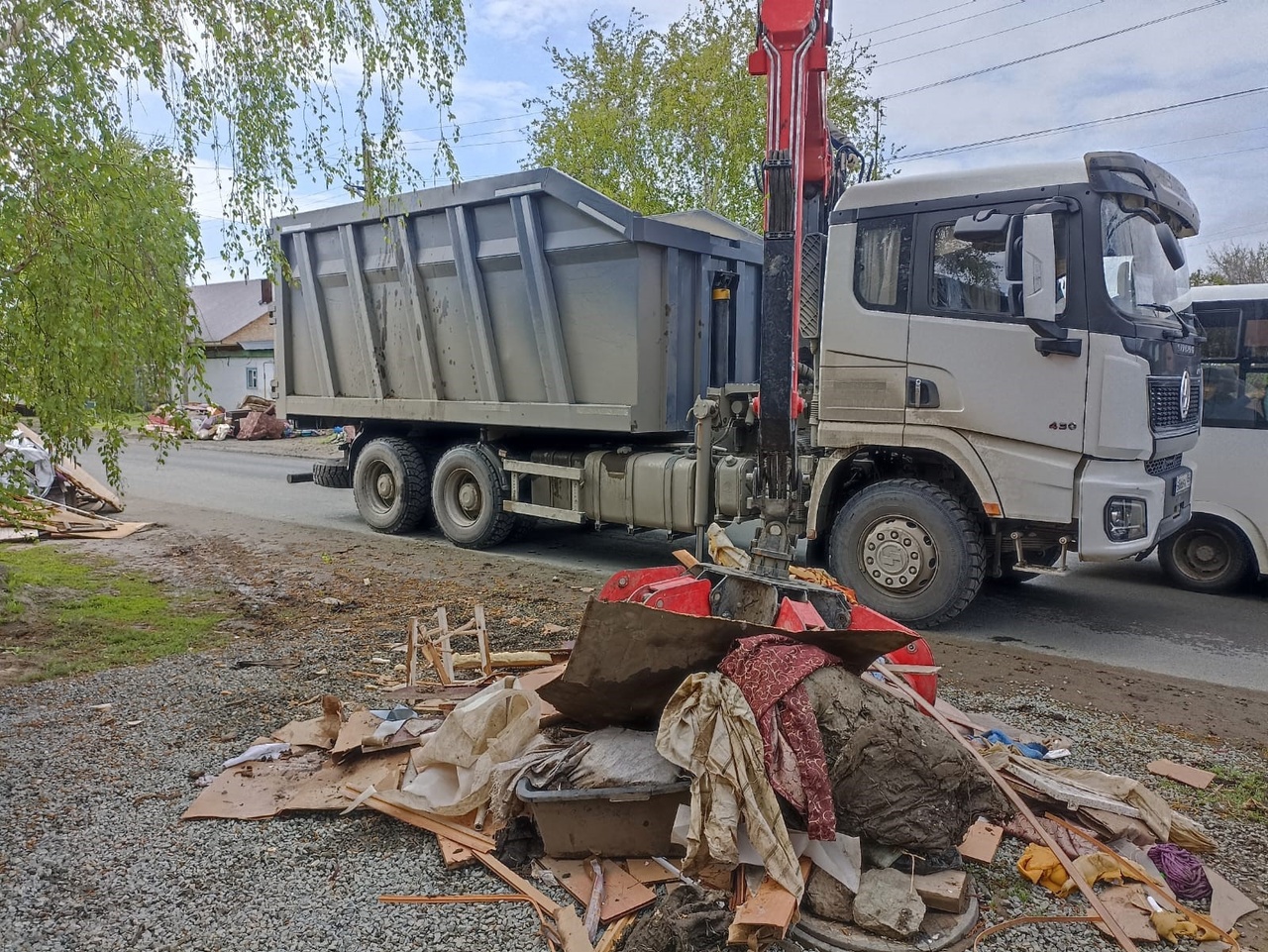 Региональный оператор: кто отвечает за вывоз подтопленного имущества |  21.06.2024 | Новости Оренбурга - БезФормата