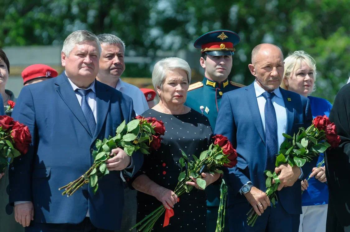 Депутаты Оренбургского городского Совета приняли участие в мероприятиях,  посвященных Дню памяти и скорби | 22.06.2024 | Новости Оренбурга -  БезФормата