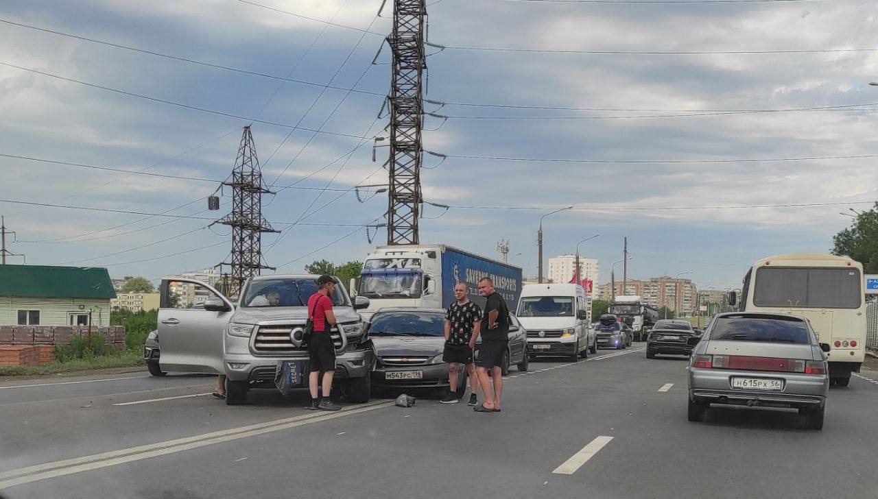 В Оренбурге ДТП на Загородном шоссе парализовало движение транспорта |  19.06.2024 | Новости Оренбурга - БезФормата