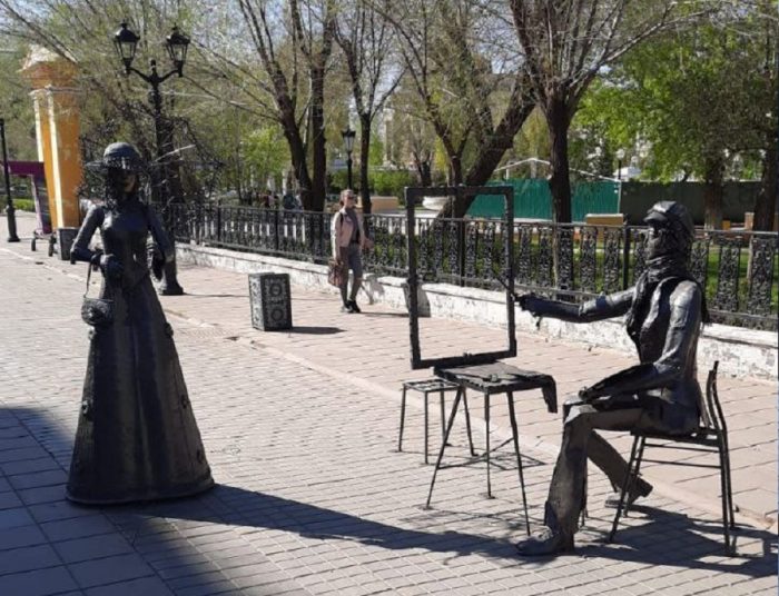 дама с зонтом художник