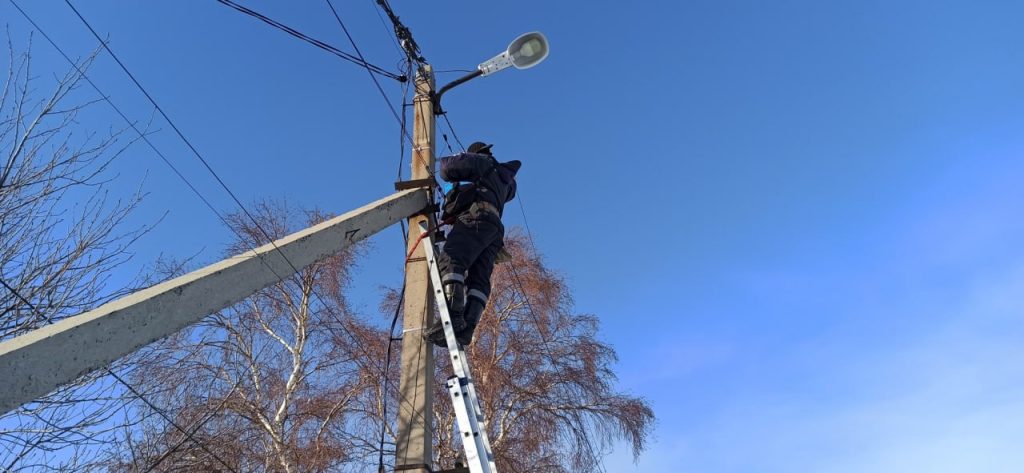 монтер на столбе минцифры