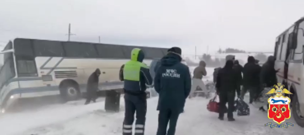 В Оренбуржье полиция помогла 52 иностранцам, попавшим в ДТП.