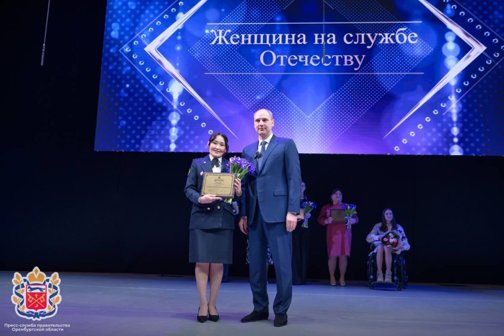 Денис Паслер наградил победительниц конкурса "Женщины Оренбуржья".