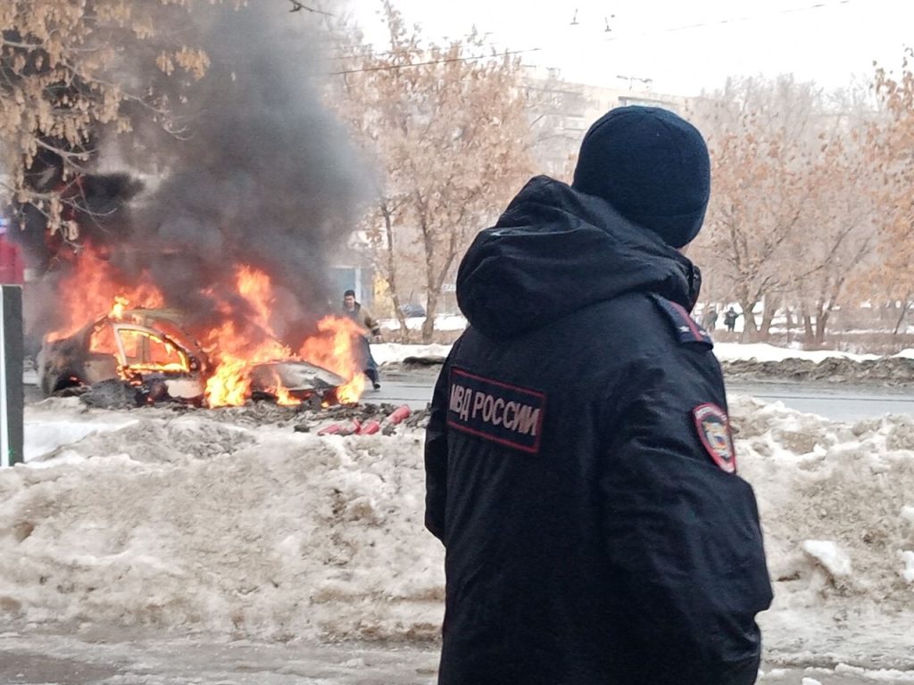 В Оренбурге на Пролетарской сгорел автомобиль.