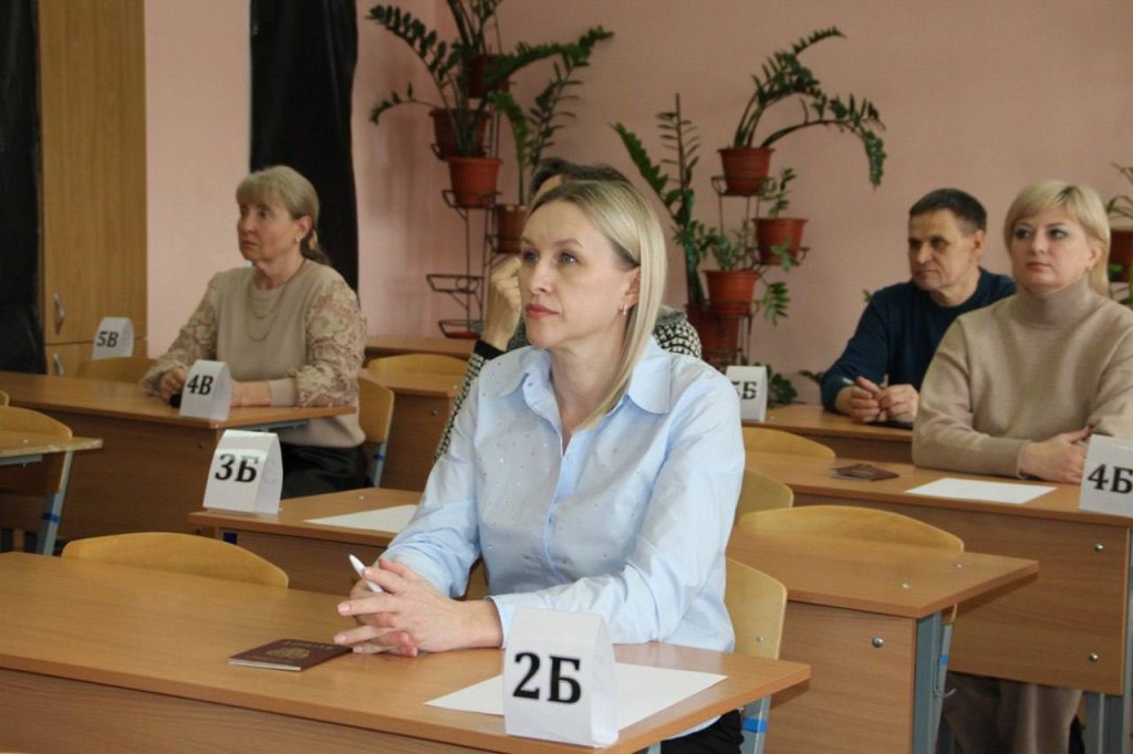 Алексей Пахомов написал ЕГЭ по математике.