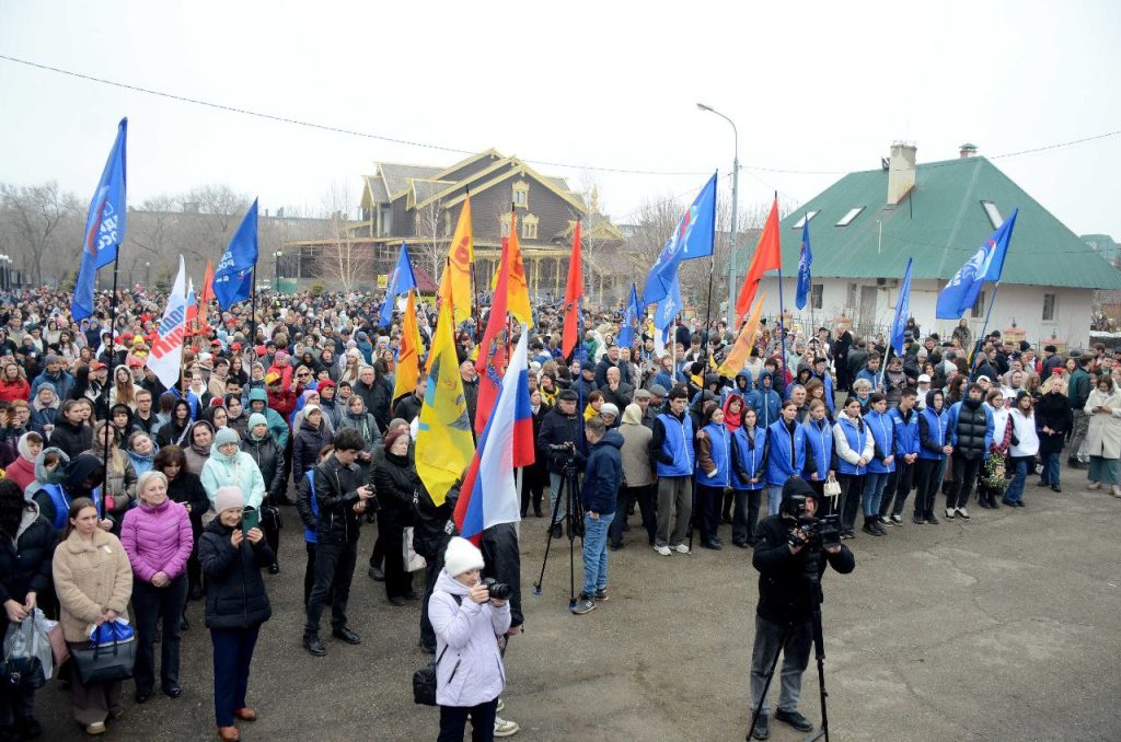 В Оренбурге отметили годовщину воссоединения Крыма с Россией.