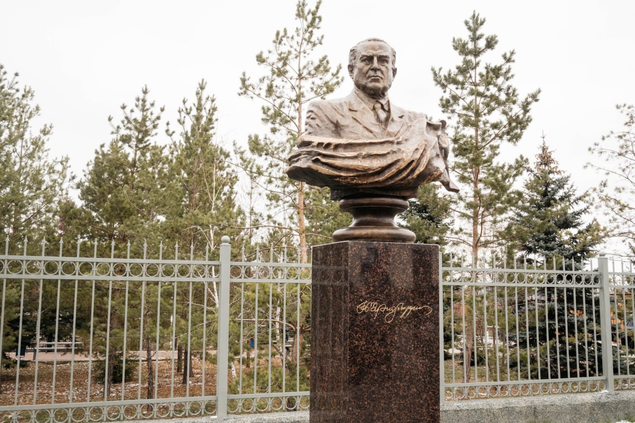 Черномырдин_бюст