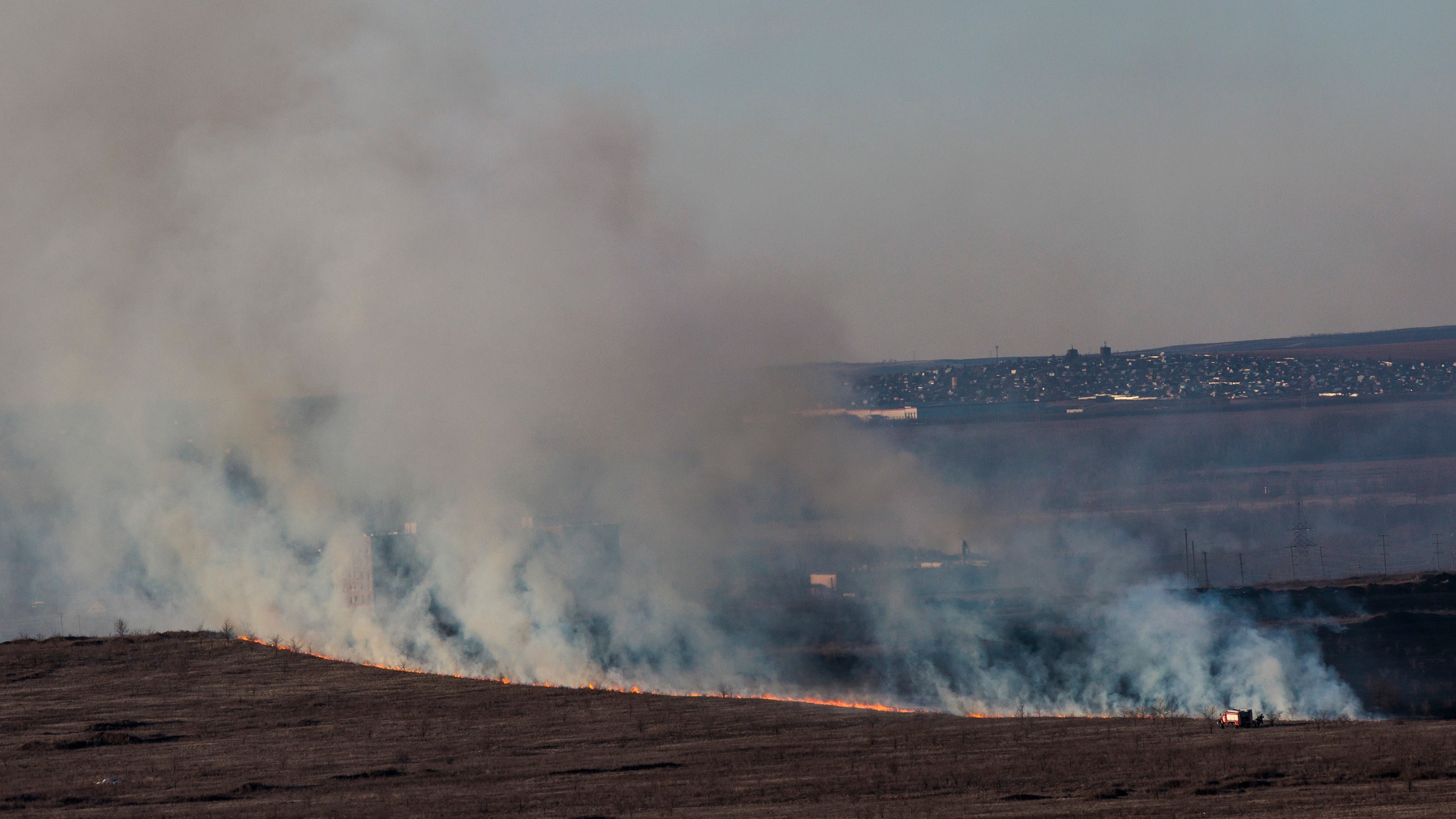 пожар на загородном шоссе