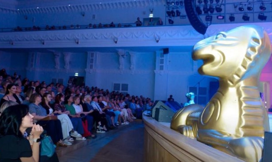 восток запад