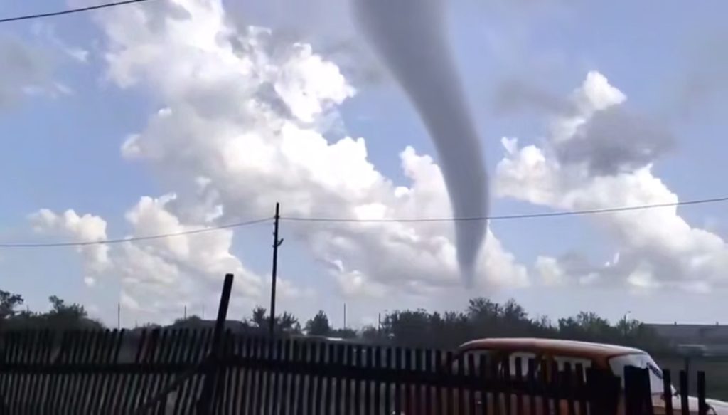 смерч в Оренбургской области