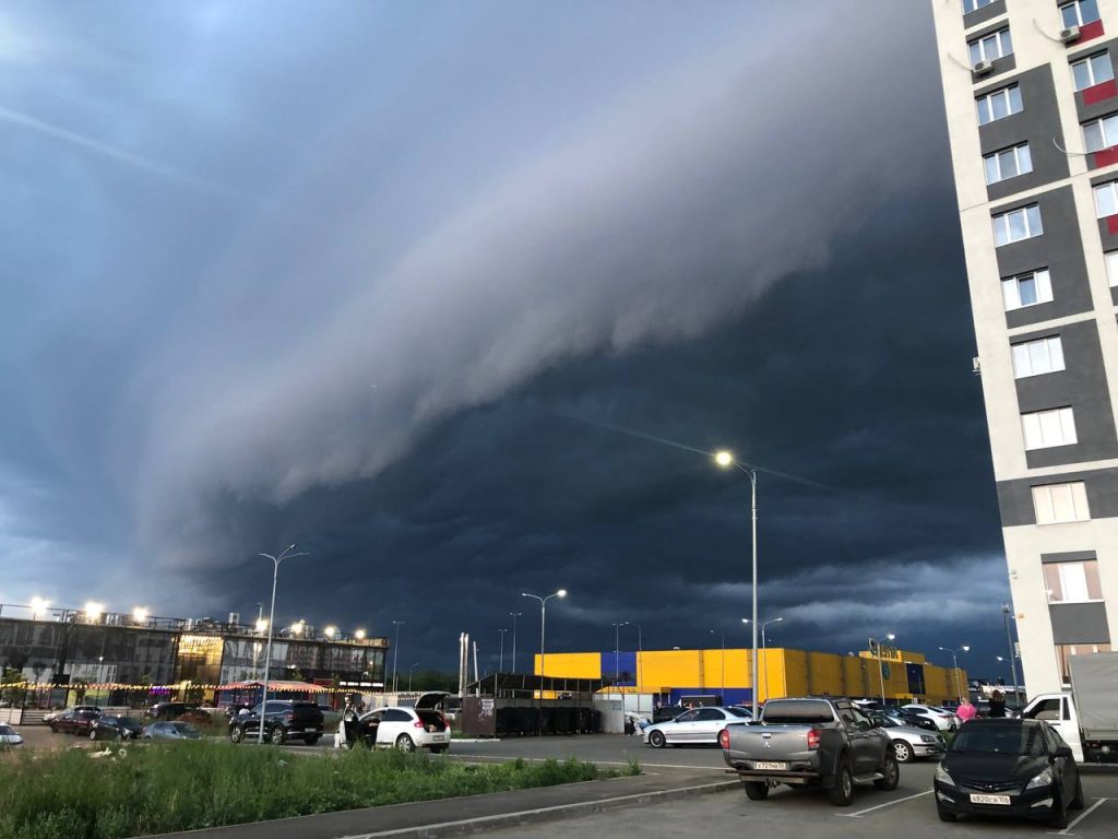 На Оренбург идут грозы и град