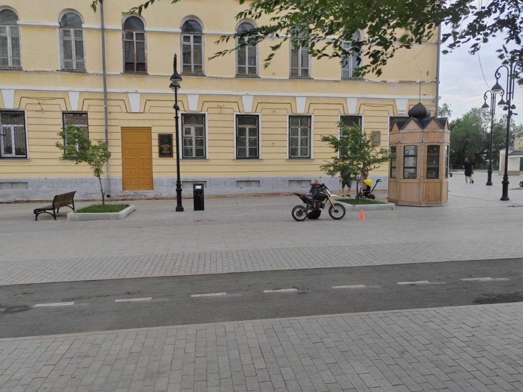 подросток на питбайке советская