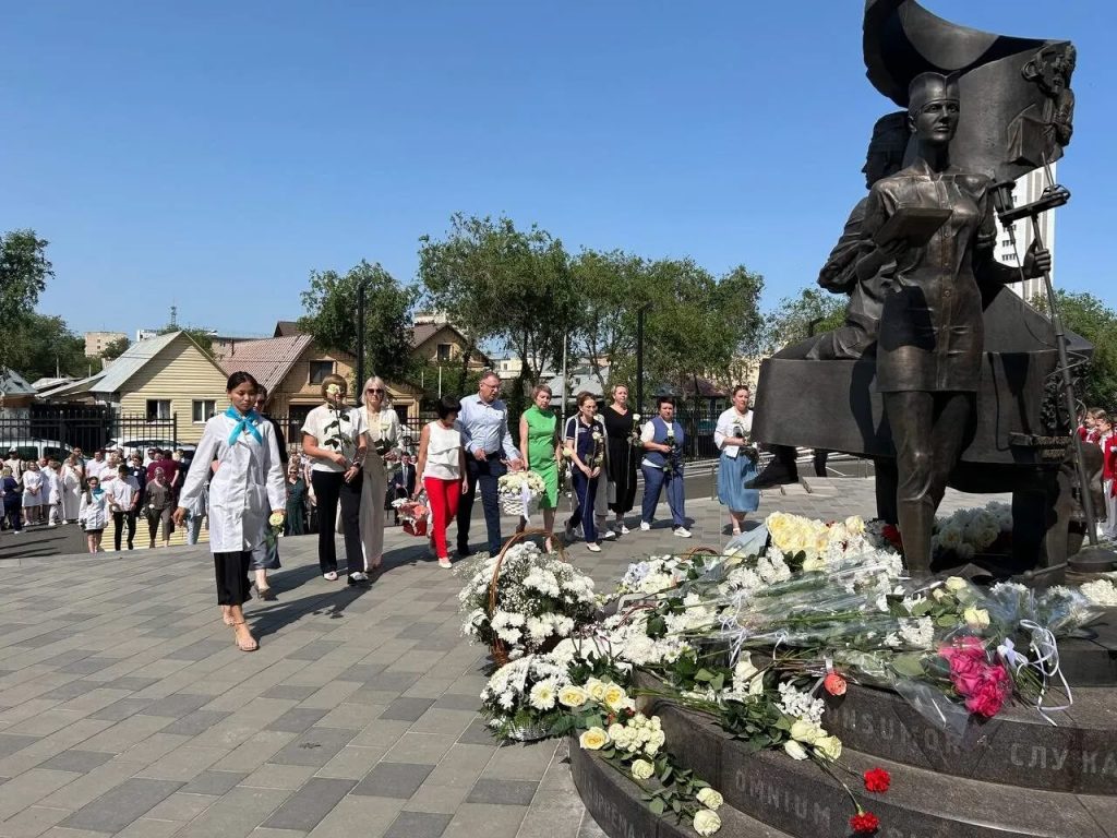 монумент медработникам