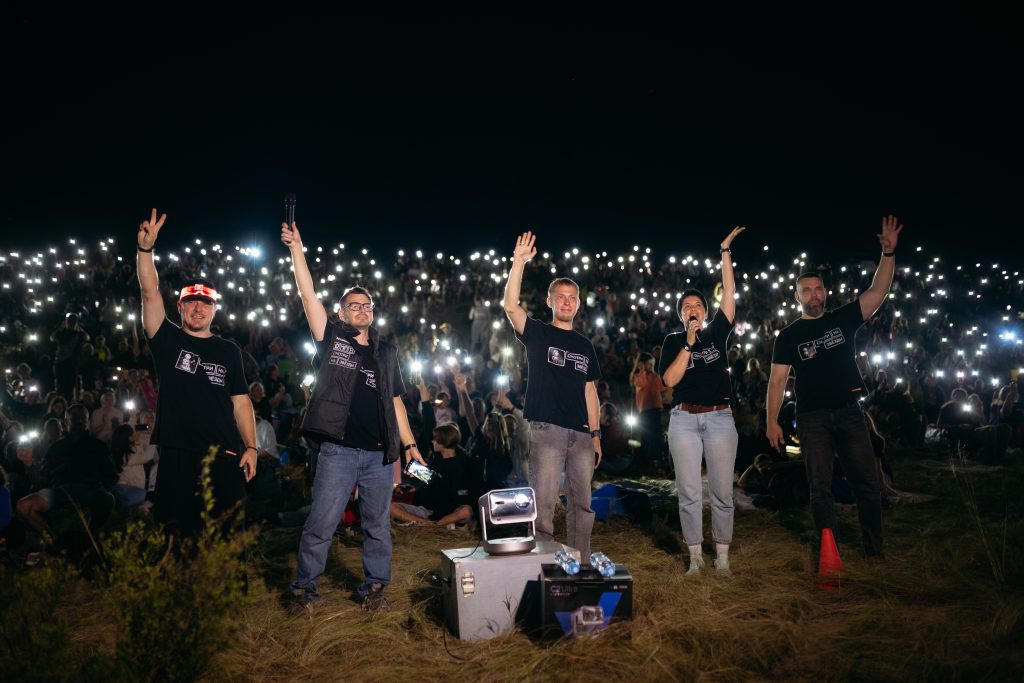 смотри на звёзды