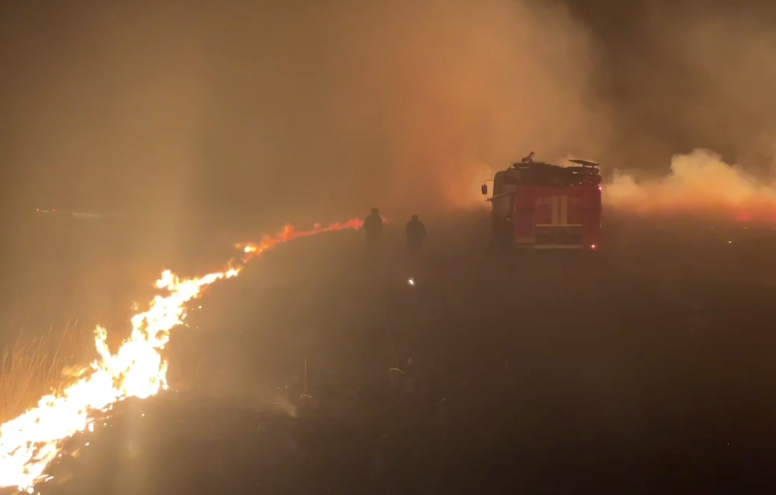 пожар в поле на востоке Оренбуржья 2