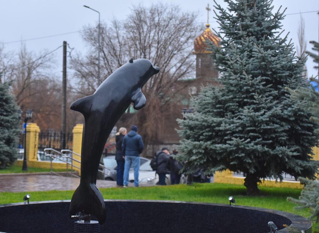 Чёрный дельфин