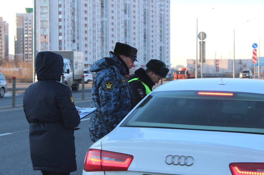 приставы арестовали